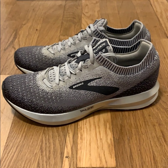 brooks levitate 2 women's size 9